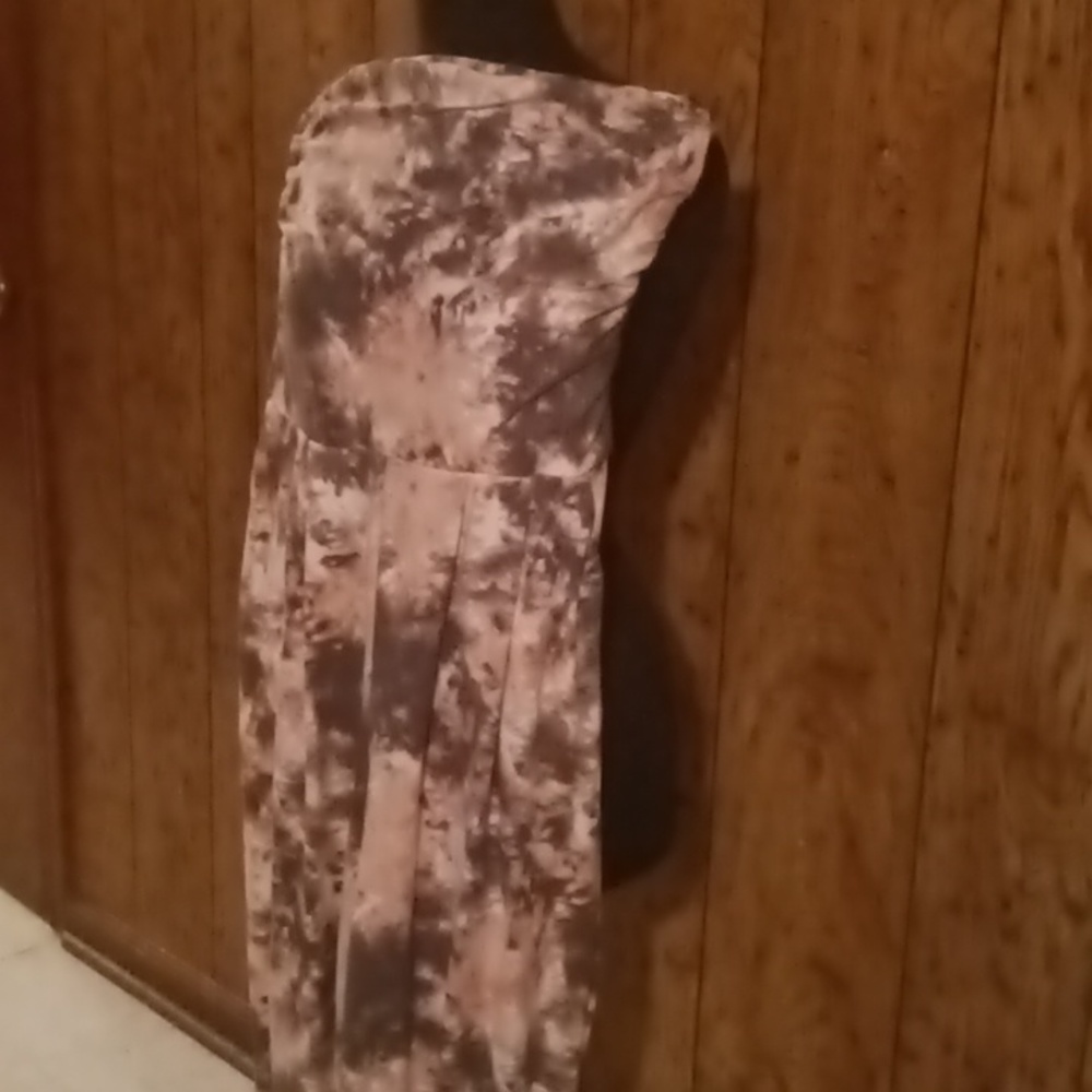 A romper - Picture 2 of 2